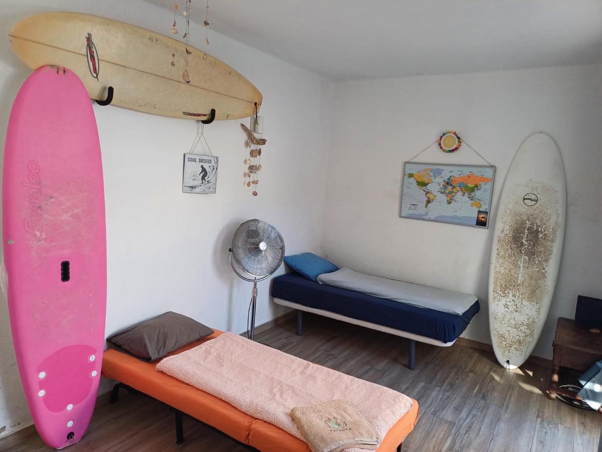 Getwet Surfcamp Bed & Breakfast กอสตา ดา กาปาริกา ภายนอก รูปภาพ